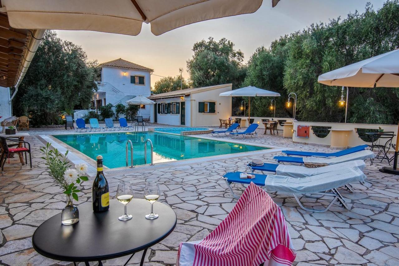 Olympia Paxos Villas & Apartments Гайос Экстерьер фото