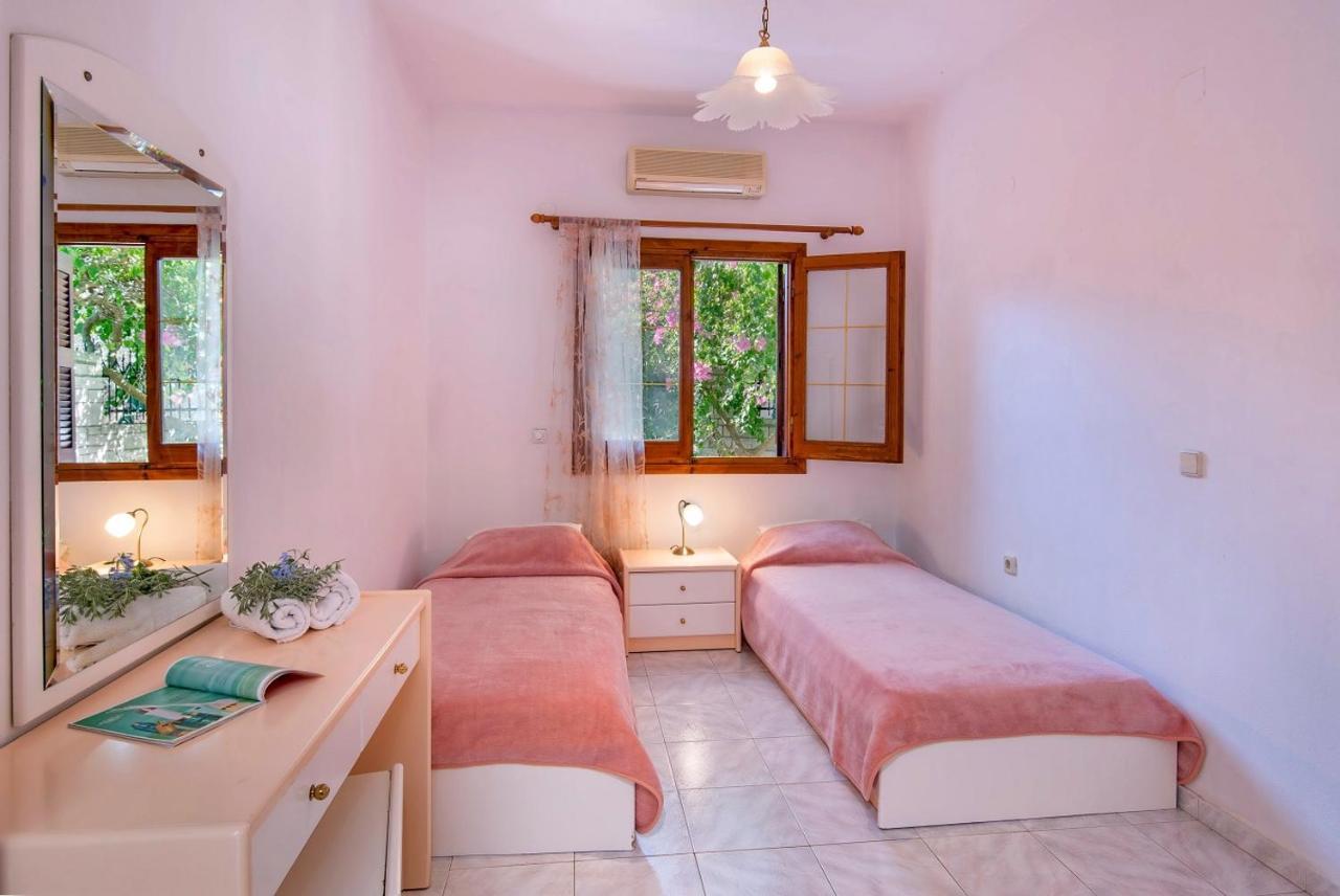 Olympia Paxos Villas & Apartments Гайос Экстерьер фото