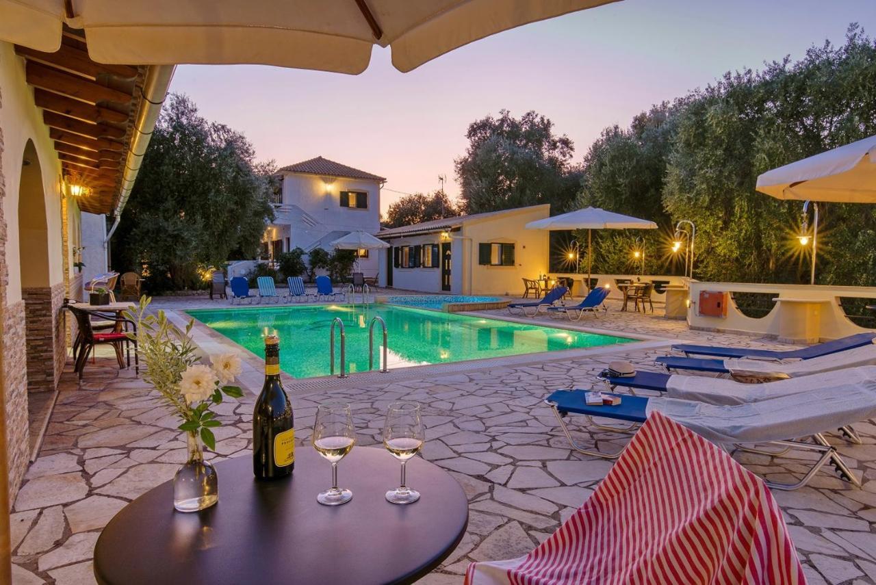 Olympia Paxos Villas & Apartments Гайос Экстерьер фото
